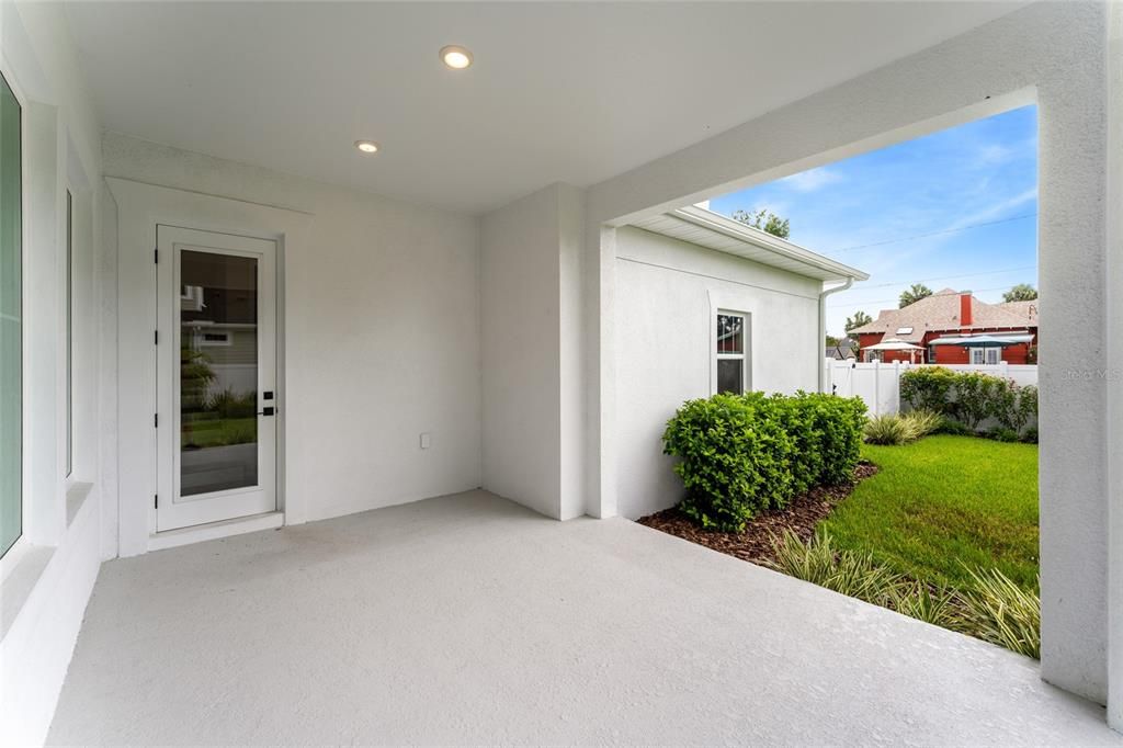For Sale: $1,200,000 (3 beds, 2 baths, 2567 Square Feet)
