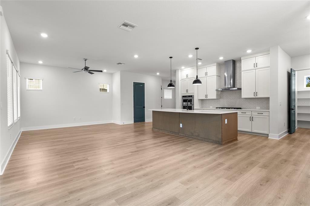 For Sale: $1,200,000 (3 beds, 2 baths, 2567 Square Feet)