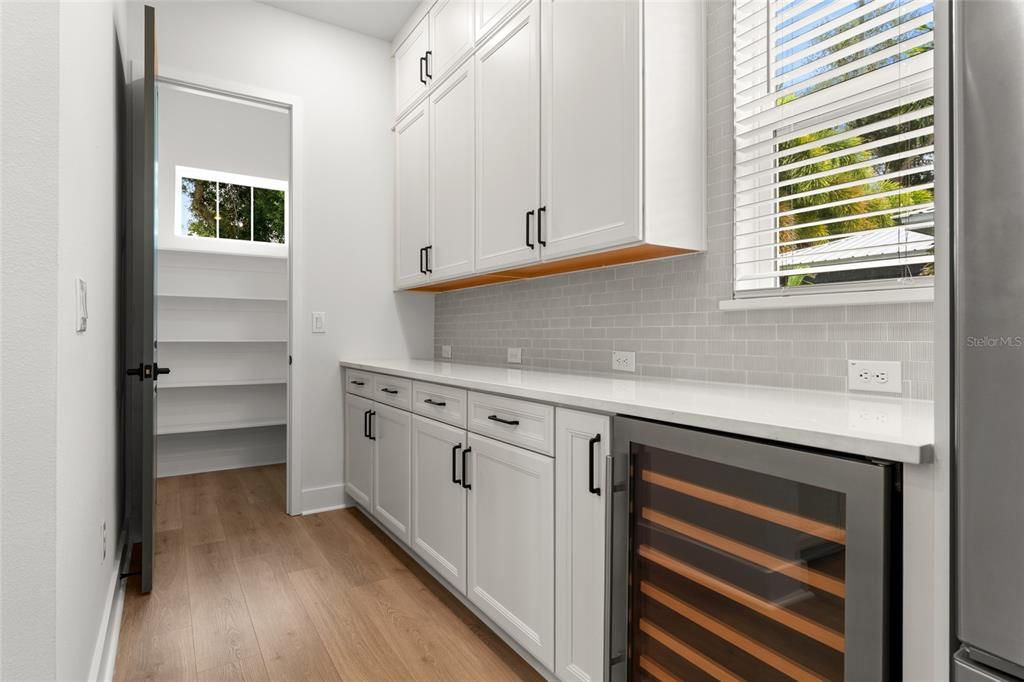 For Sale: $1,200,000 (3 beds, 2 baths, 2567 Square Feet)