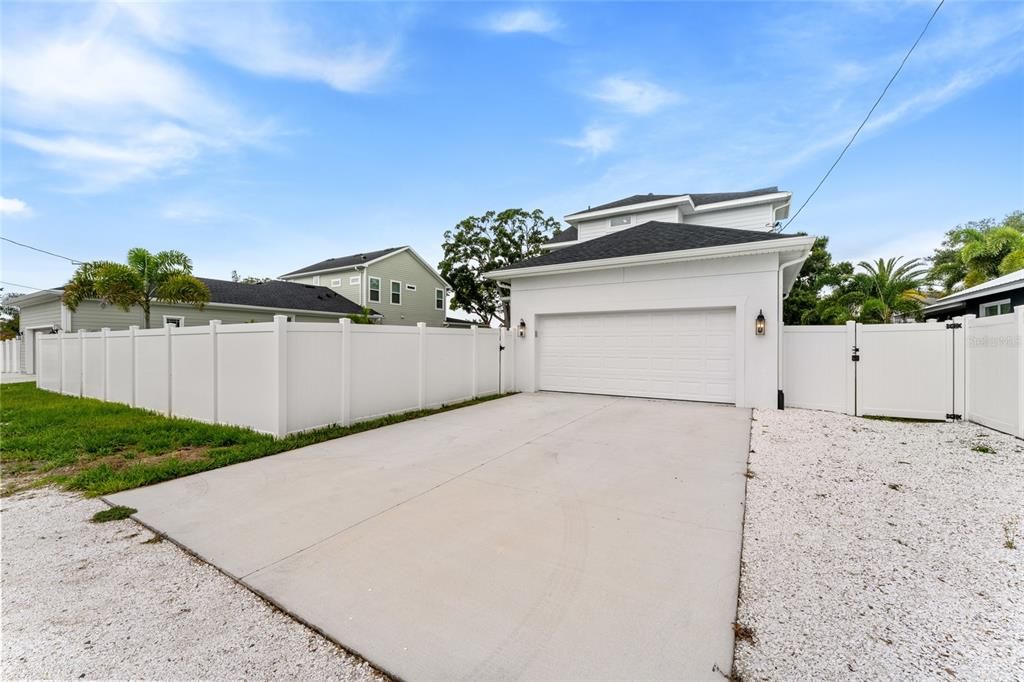 For Sale: $1,200,000 (3 beds, 2 baths, 2567 Square Feet)