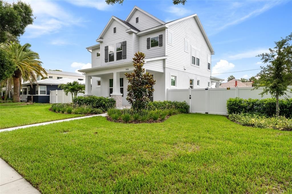 For Sale: $1,200,000 (3 beds, 2 baths, 2567 Square Feet)