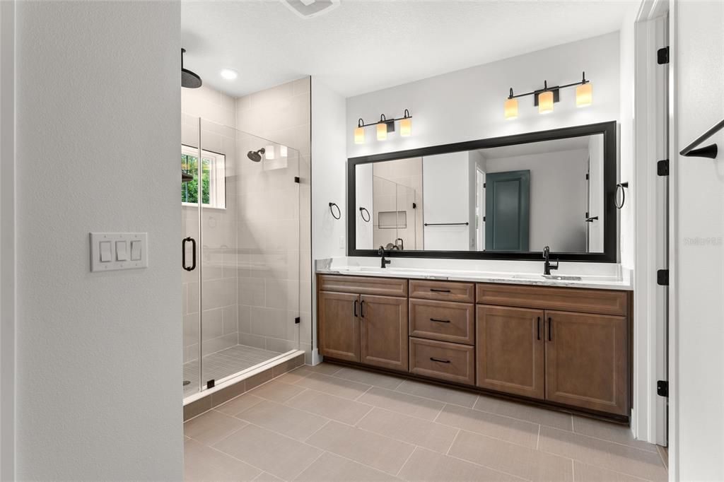 For Sale: $1,200,000 (3 beds, 2 baths, 2567 Square Feet)