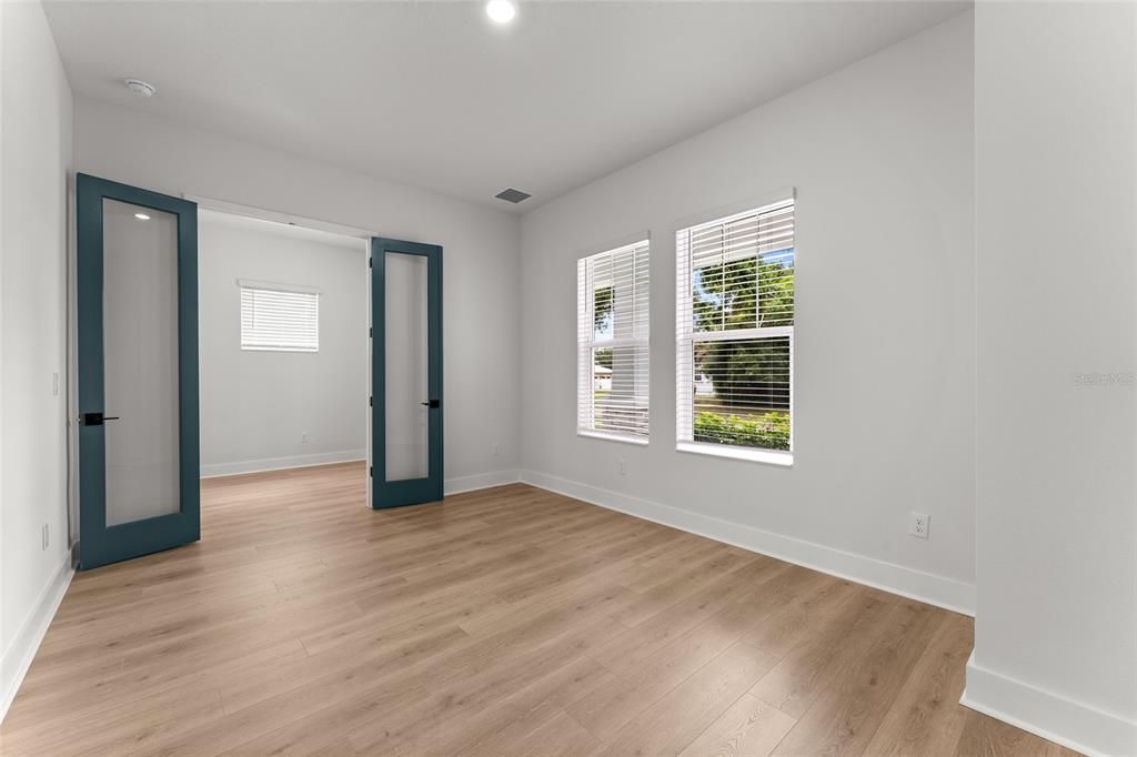 For Sale: $1,200,000 (3 beds, 2 baths, 2567 Square Feet)