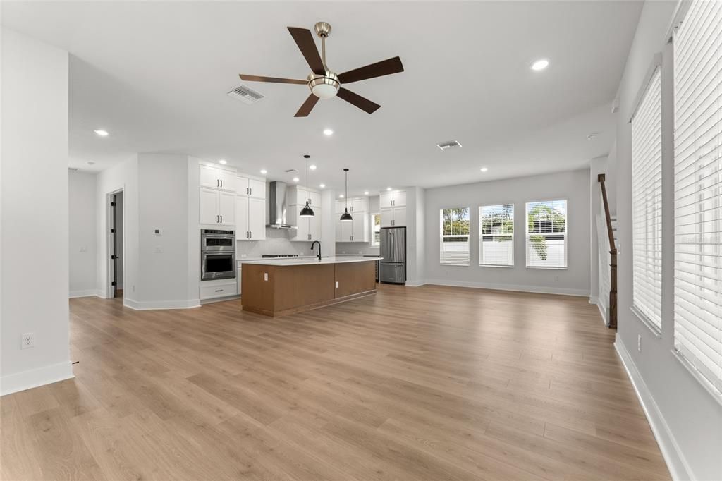 For Sale: $1,200,000 (3 beds, 2 baths, 2567 Square Feet)
