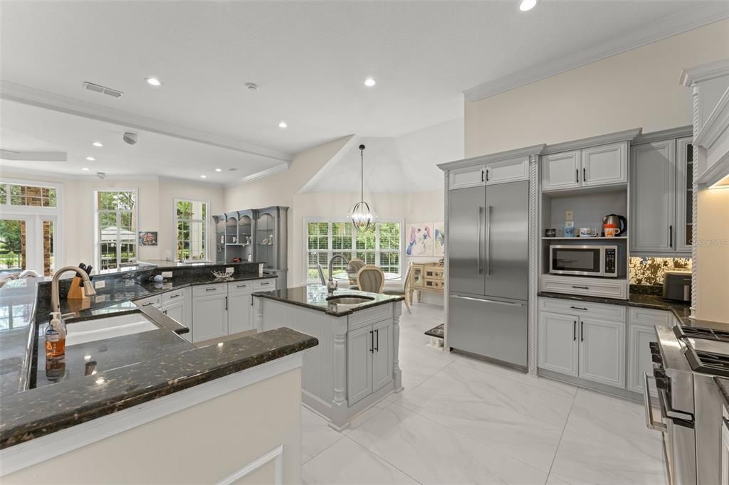 For Sale: $2,550,000 (5 beds, 4 baths, 5036 Square Feet)