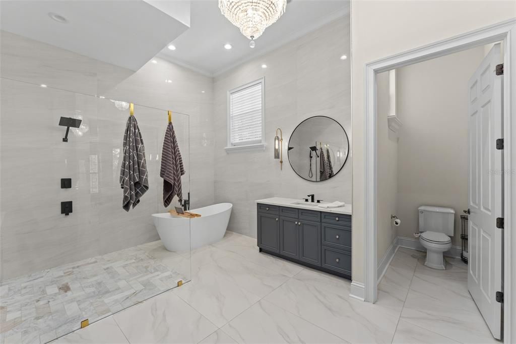 For Sale: $2,550,000 (5 beds, 4 baths, 5036 Square Feet)