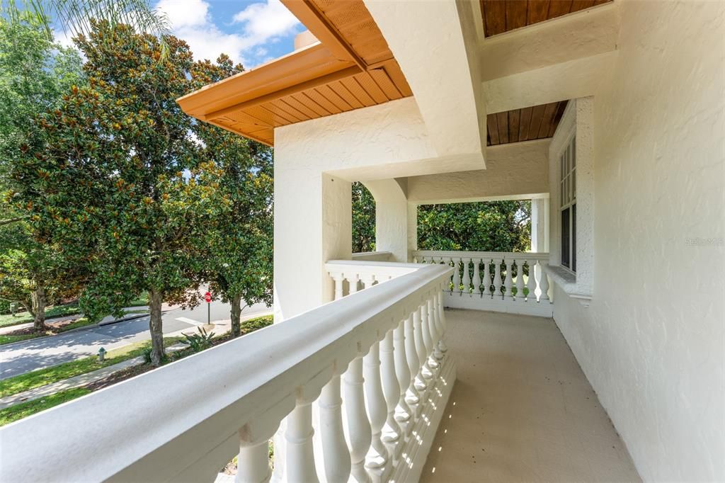 For Sale: $2,550,000 (5 beds, 4 baths, 5036 Square Feet)