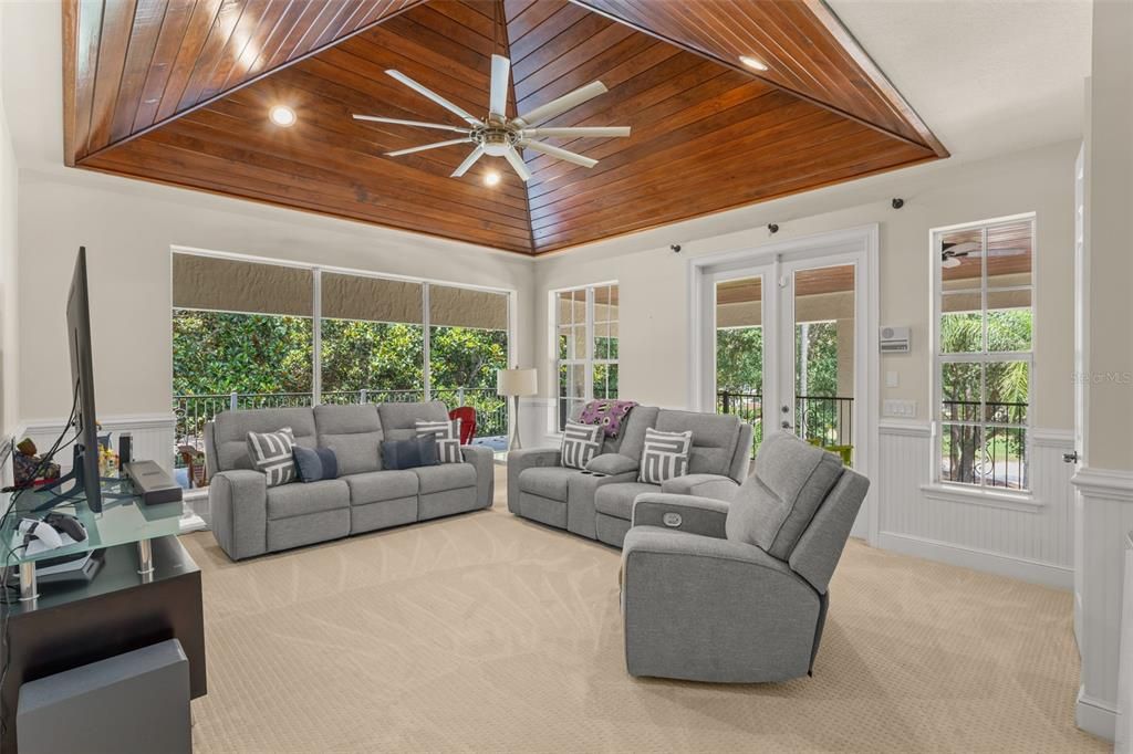 For Sale: $2,550,000 (5 beds, 4 baths, 5036 Square Feet)