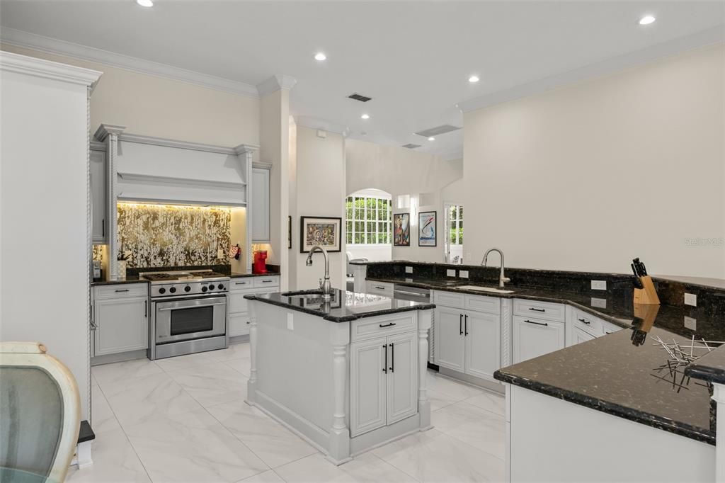 For Sale: $2,550,000 (5 beds, 4 baths, 5036 Square Feet)