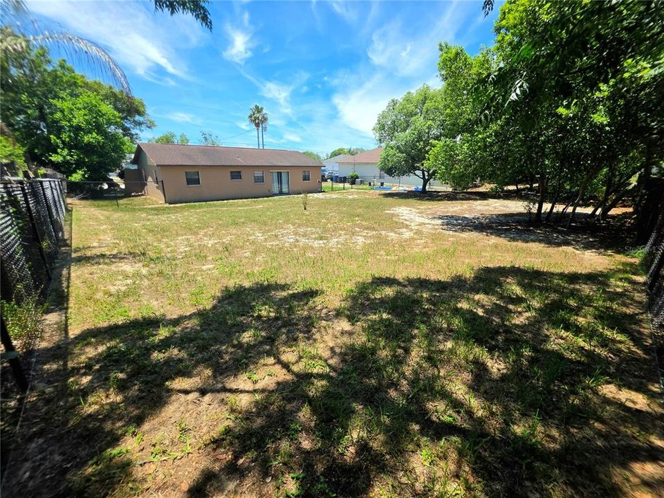 For Sale: $250,000 (2 beds, 1 baths, 1038 Square Feet)
