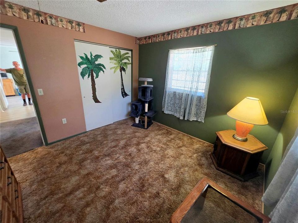 For Sale: $250,000 (2 beds, 1 baths, 1038 Square Feet)