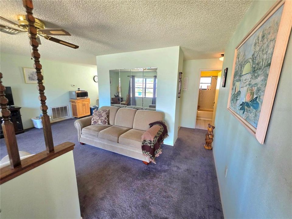For Sale: $250,000 (2 beds, 1 baths, 1038 Square Feet)