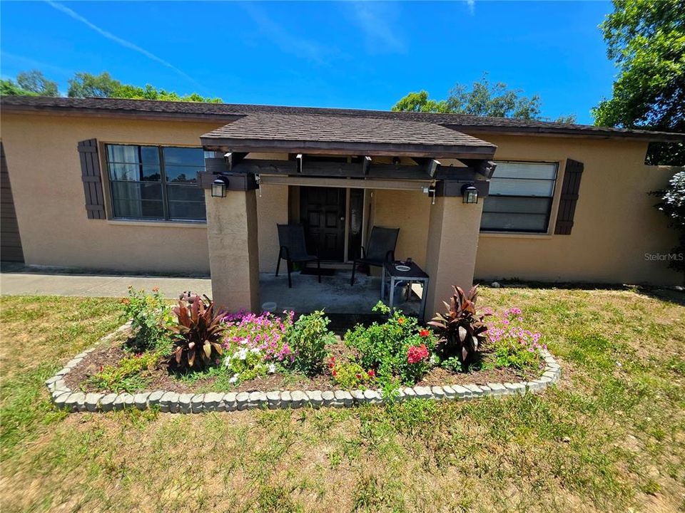 For Sale: $250,000 (2 beds, 1 baths, 1038 Square Feet)