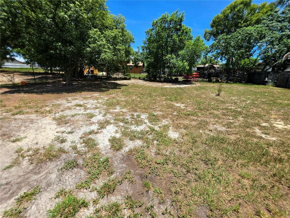 For Sale: $250,000 (2 beds, 1 baths, 1038 Square Feet)