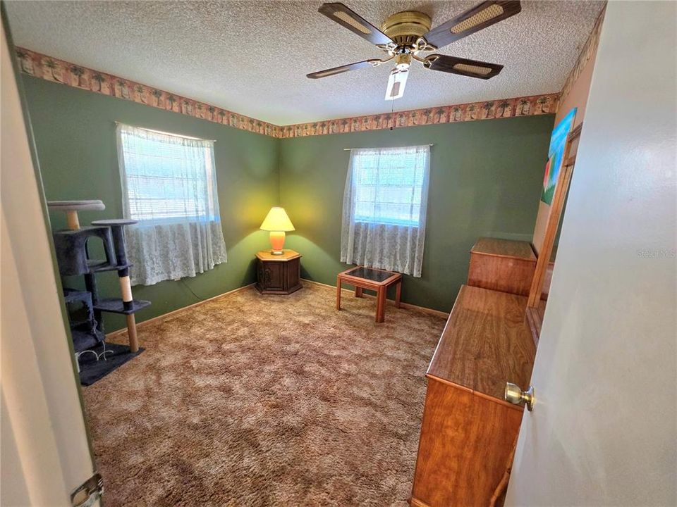 For Sale: $250,000 (2 beds, 1 baths, 1038 Square Feet)
