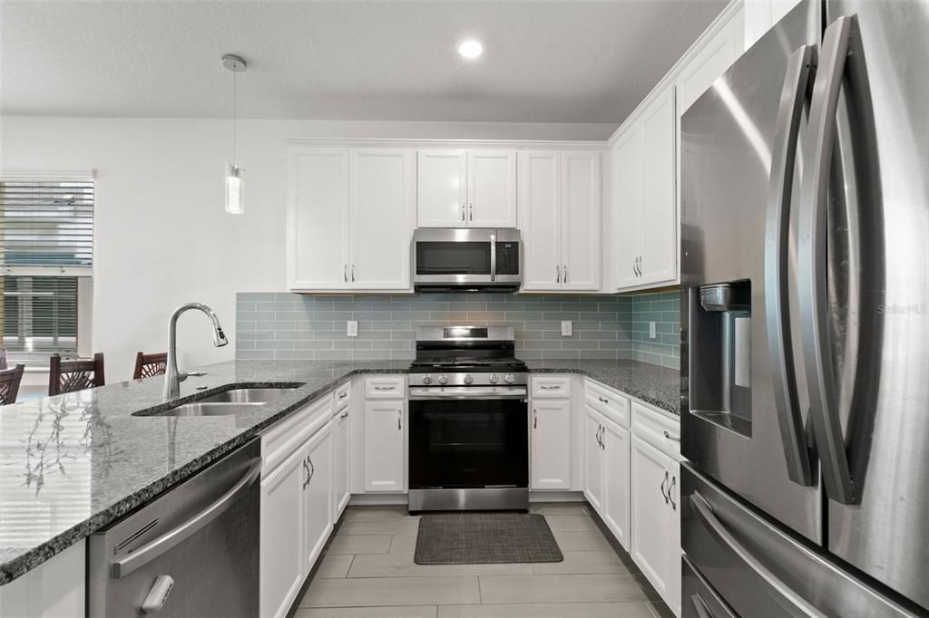 En Venta: $485,000 (4 camas, 2 baños, 2115 Pies cuadrados)