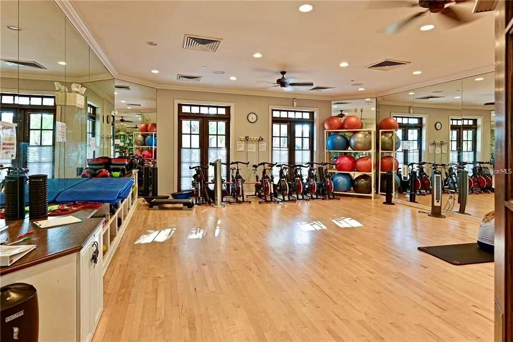 En Venta: $485,000 (4 camas, 2 baños, 2115 Pies cuadrados)