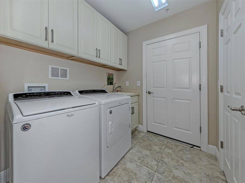 For Sale: $479,000 (3 beds, 2 baths, 1744 Square Feet)