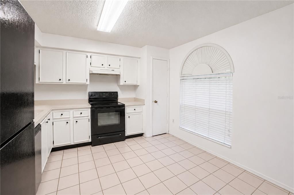 For Sale: $280,000 (3 beds, 2 baths, 1394 Square Feet)