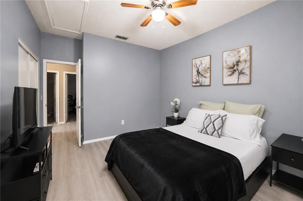 For Sale: $280,000 (3 beds, 2 baths, 1394 Square Feet)