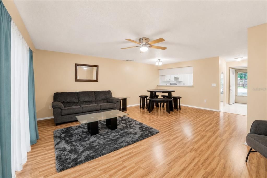 For Sale: $280,000 (3 beds, 2 baths, 1394 Square Feet)