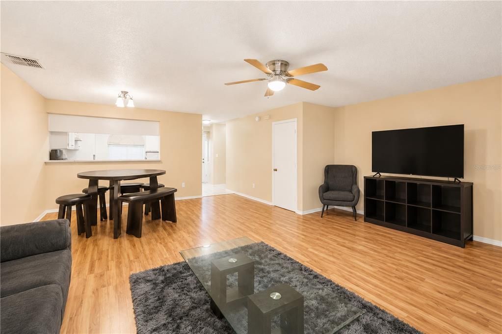 For Sale: $280,000 (3 beds, 2 baths, 1394 Square Feet)