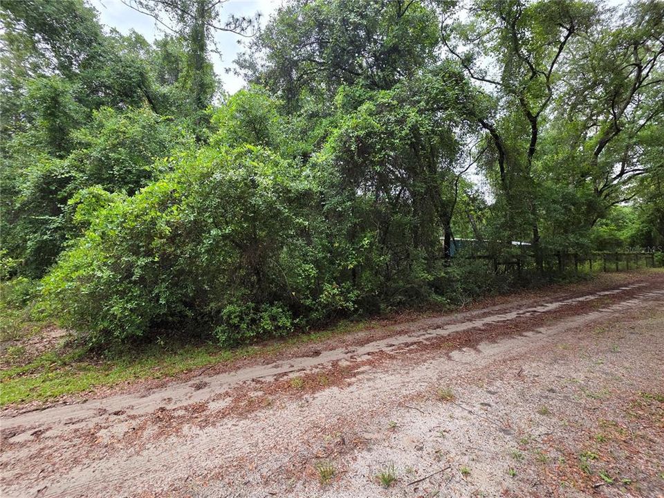 待售: $8,200 (0.19 acres)