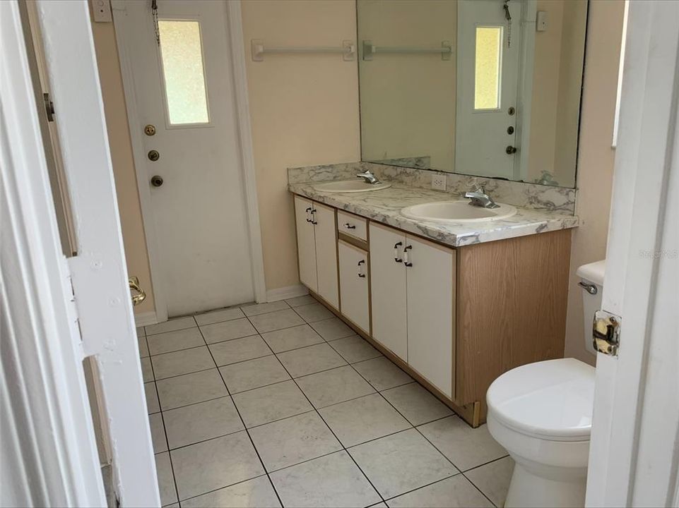 В аренду: $2,500 (4 спален, 2 ванн, 1601 Квадратных фут)