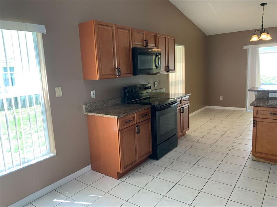 В аренду: $2,500 (4 спален, 2 ванн, 1601 Квадратных фут)