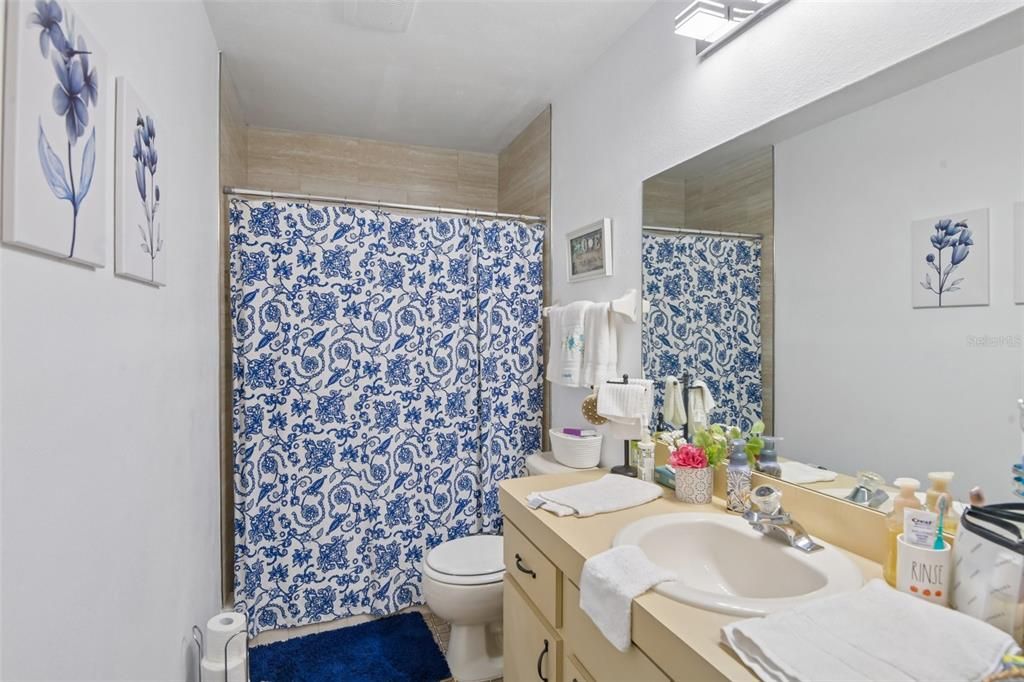 На продажу: $145,000 (2 спален, 2 ванн, 1270 Квадратных фут)