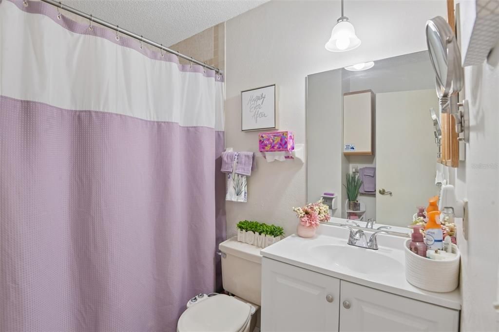 На продажу: $145,000 (2 спален, 2 ванн, 1270 Квадратных фут)