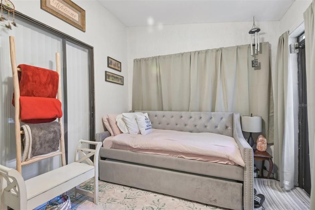 На продажу: $145,000 (2 спален, 2 ванн, 1270 Квадратных фут)