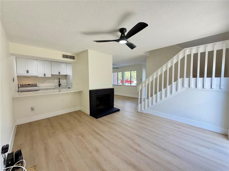 For Rent: $1,650 (2 beds, 1 baths, 996 Square Feet)