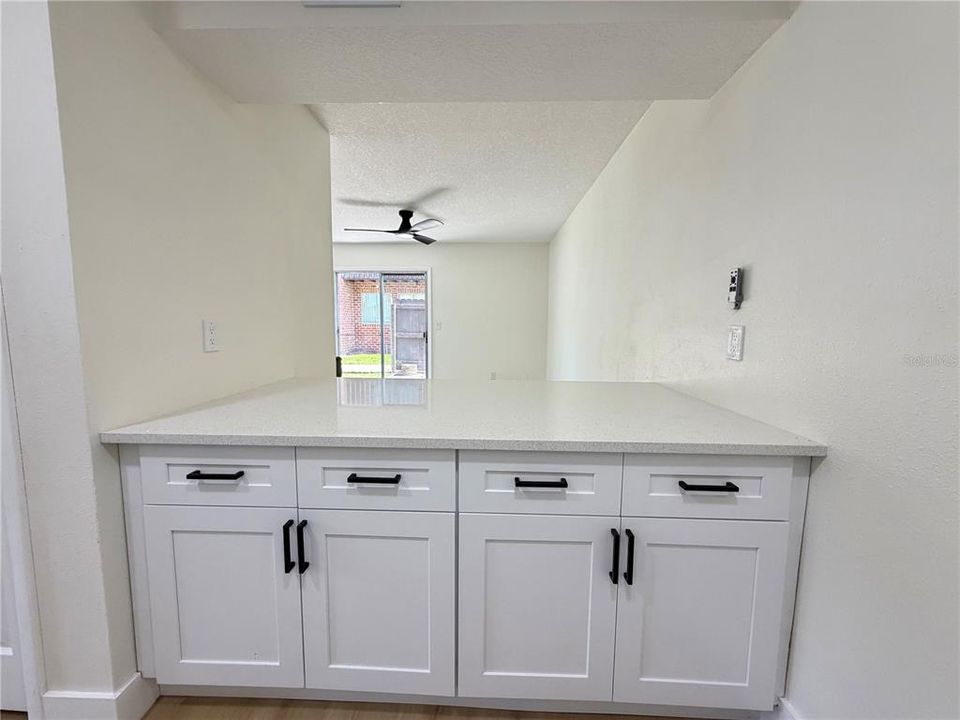 For Rent: $1,650 (2 beds, 1 baths, 996 Square Feet)