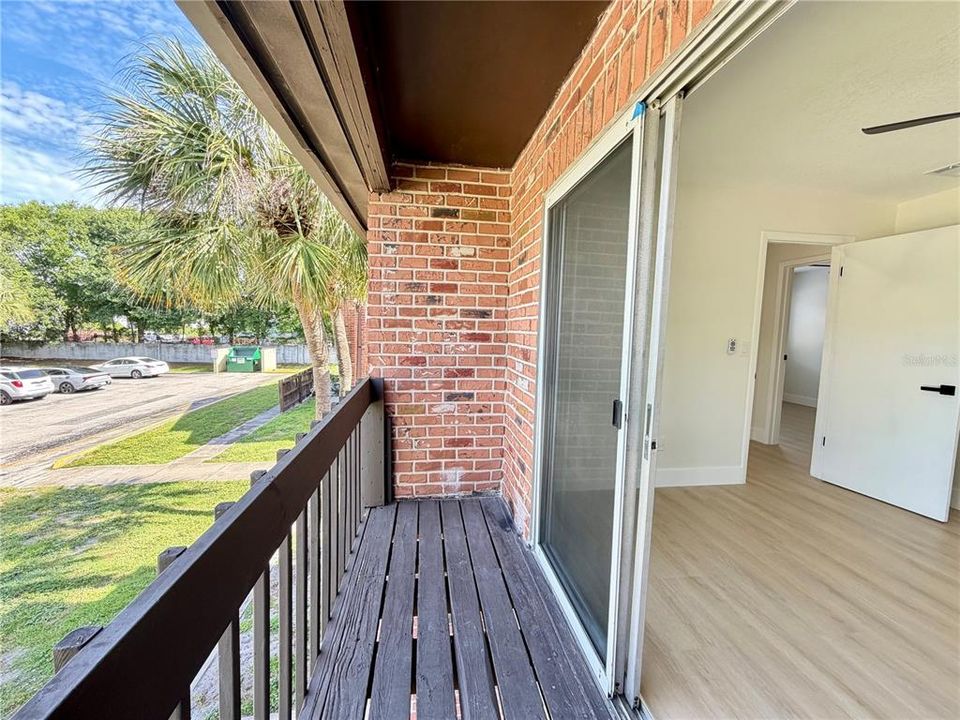 For Rent: $1,650 (2 beds, 1 baths, 996 Square Feet)