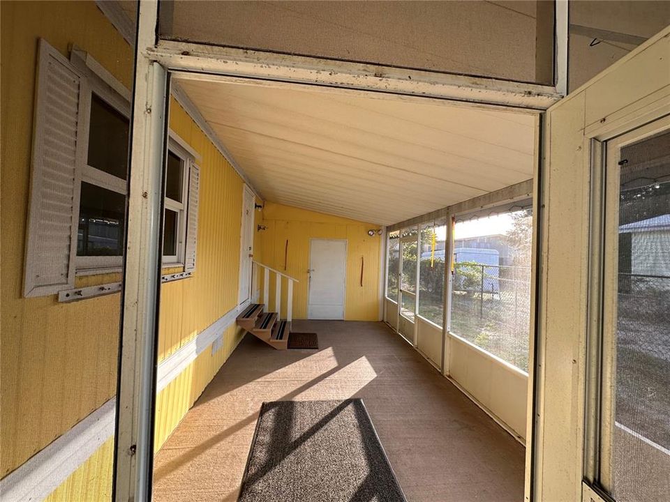 На продажу: $169,900 (2 спален, 2 ванн, 1020 Квадратных фут)