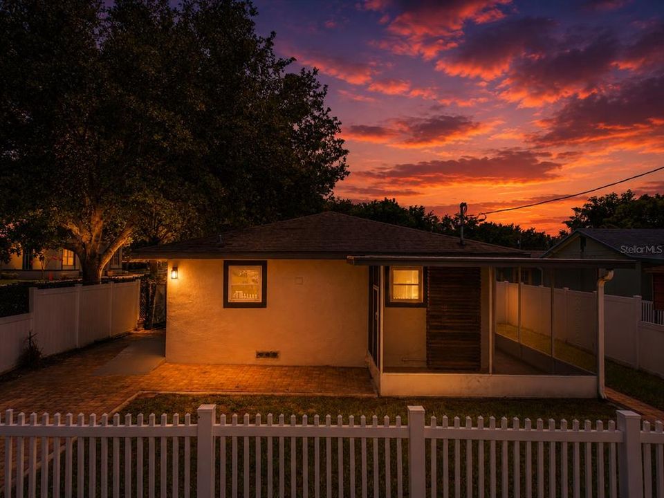 For Sale: $330,000 (3 beds, 2 baths, 1100 Square Feet)