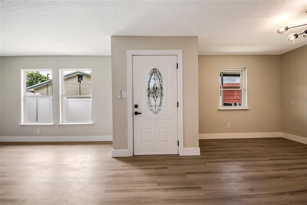 For Sale: $330,000 (3 beds, 2 baths, 1100 Square Feet)