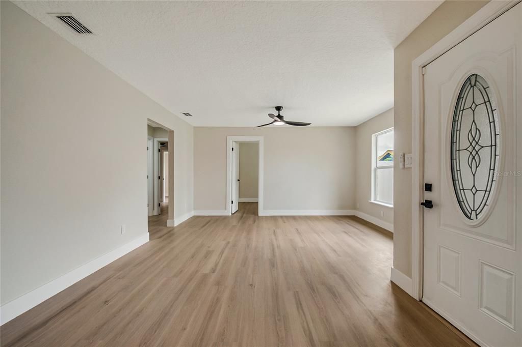 For Sale: $330,000 (3 beds, 2 baths, 1100 Square Feet)