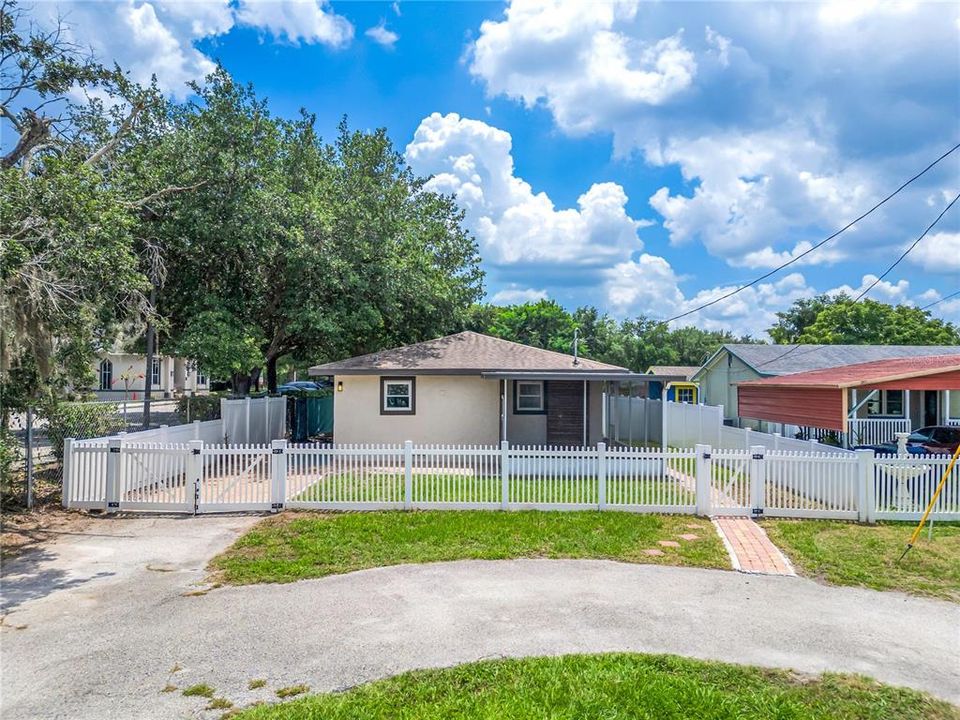 For Sale: $330,000 (3 beds, 2 baths, 1100 Square Feet)
