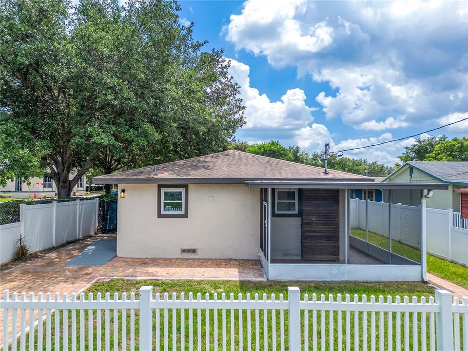 For Sale: $330,000 (3 beds, 2 baths, 1100 Square Feet)