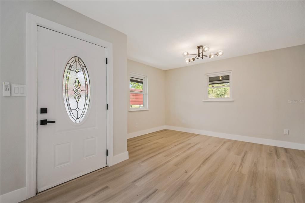 For Sale: $330,000 (3 beds, 2 baths, 1100 Square Feet)