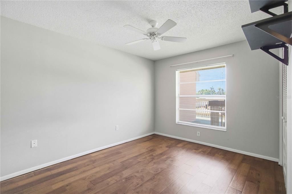 For Sale: $115,000 (2 beds, 2 baths, 947 Square Feet)
