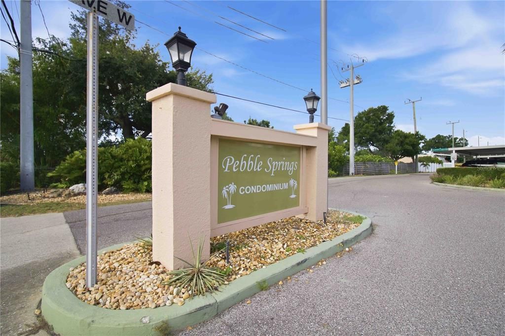 For Sale: $115,000 (2 beds, 2 baths, 947 Square Feet)