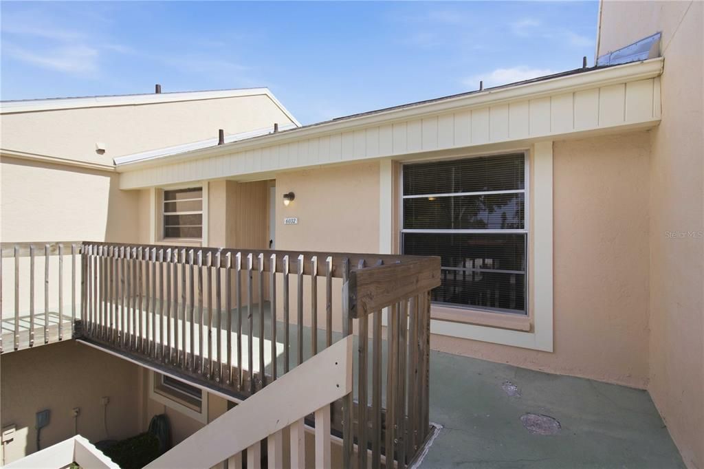 For Sale: $115,000 (2 beds, 2 baths, 947 Square Feet)