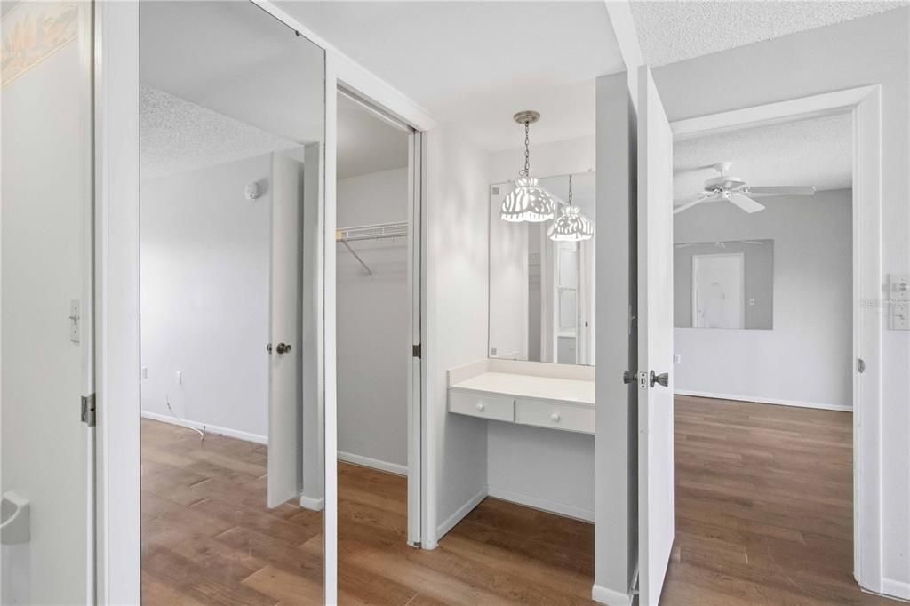 For Sale: $115,000 (2 beds, 2 baths, 947 Square Feet)