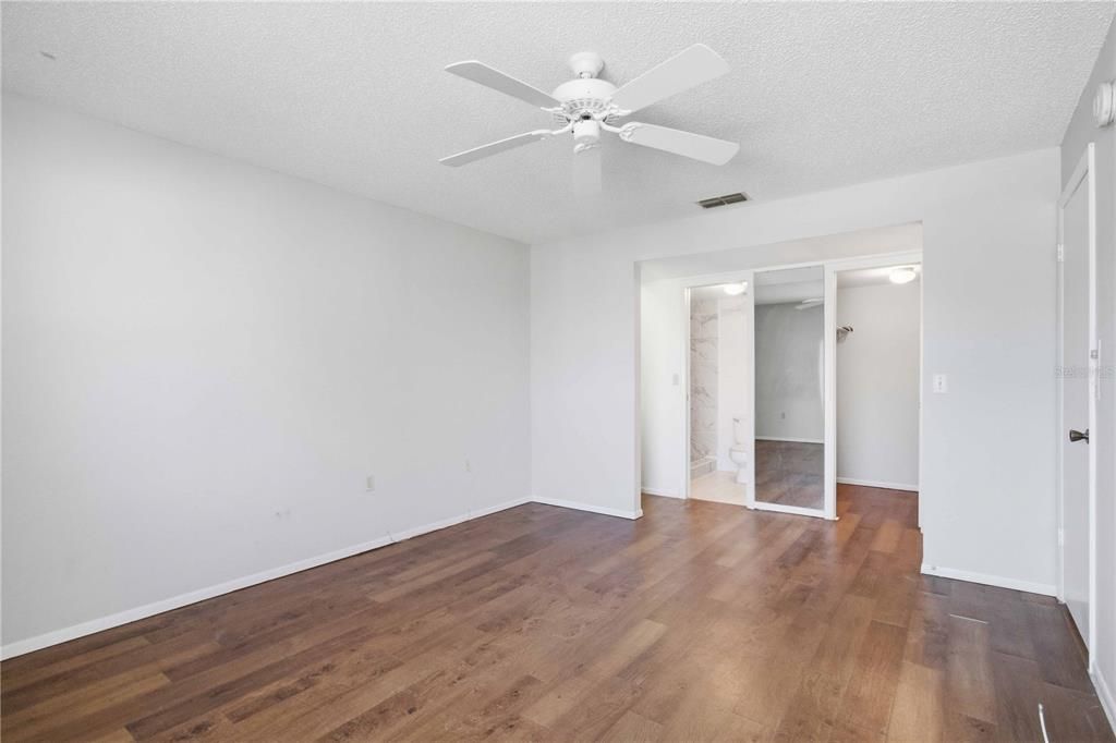 For Sale: $115,000 (2 beds, 2 baths, 947 Square Feet)