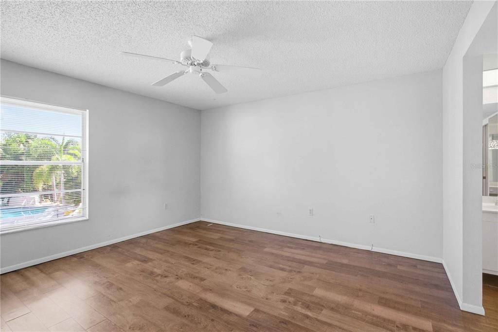 For Sale: $115,000 (2 beds, 2 baths, 947 Square Feet)