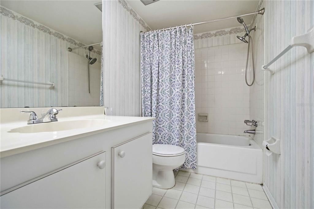 For Sale: $115,000 (2 beds, 2 baths, 947 Square Feet)