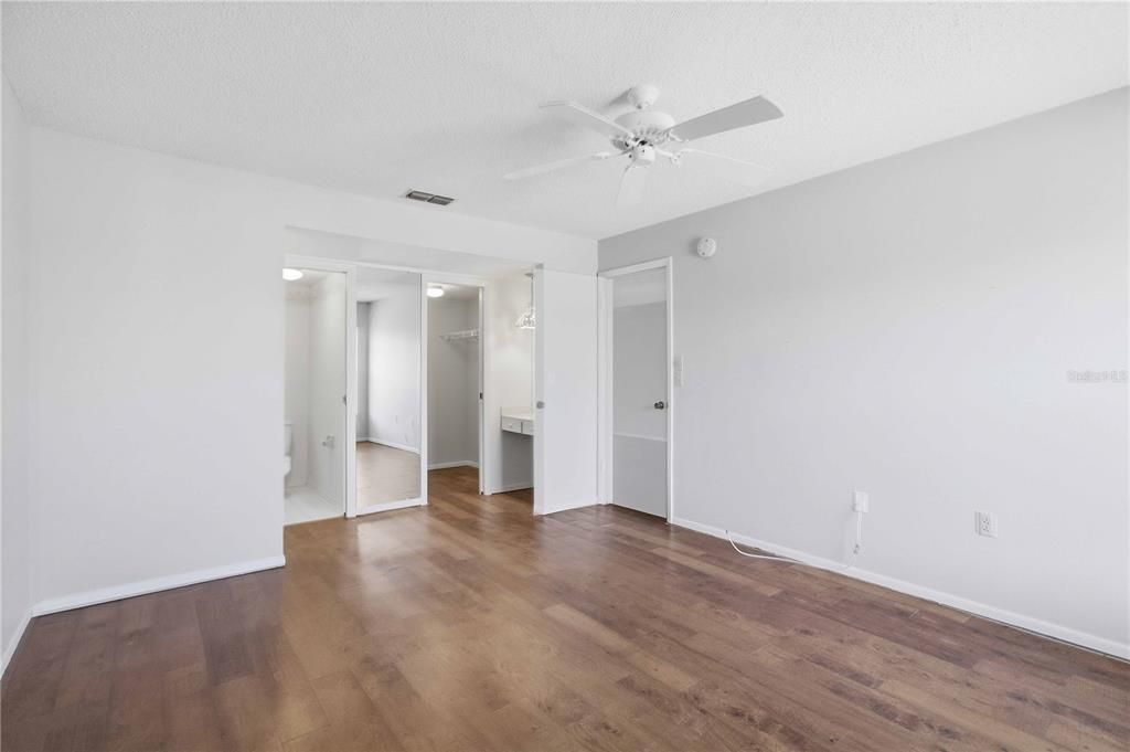 For Sale: $115,000 (2 beds, 2 baths, 947 Square Feet)